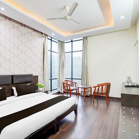 Super Townhouse Sector 51 Noida Near Metro Station Hotel Exterior photo