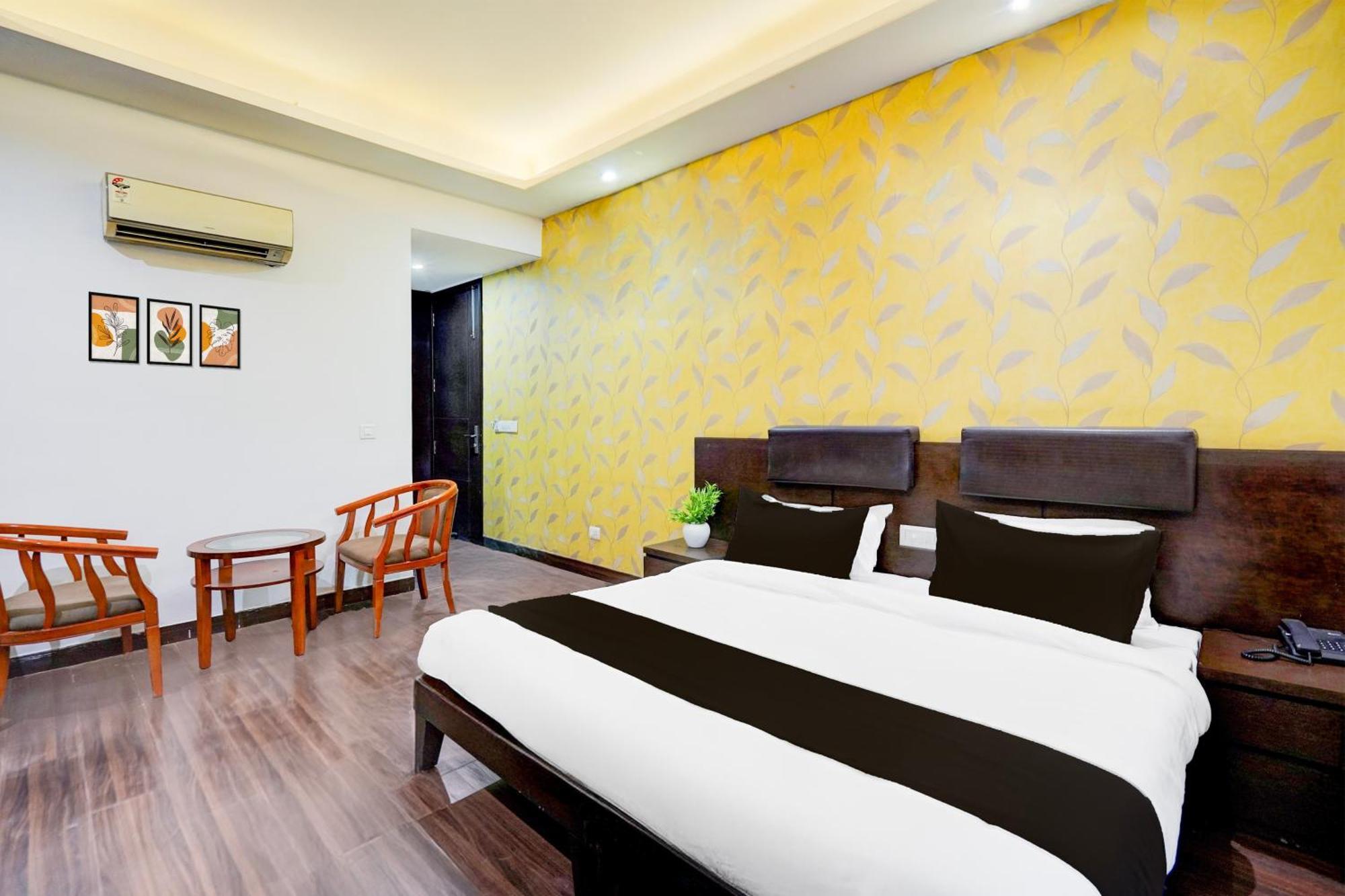 Super Townhouse Sector 51 Noida Near Metro Station Hotel Exterior photo