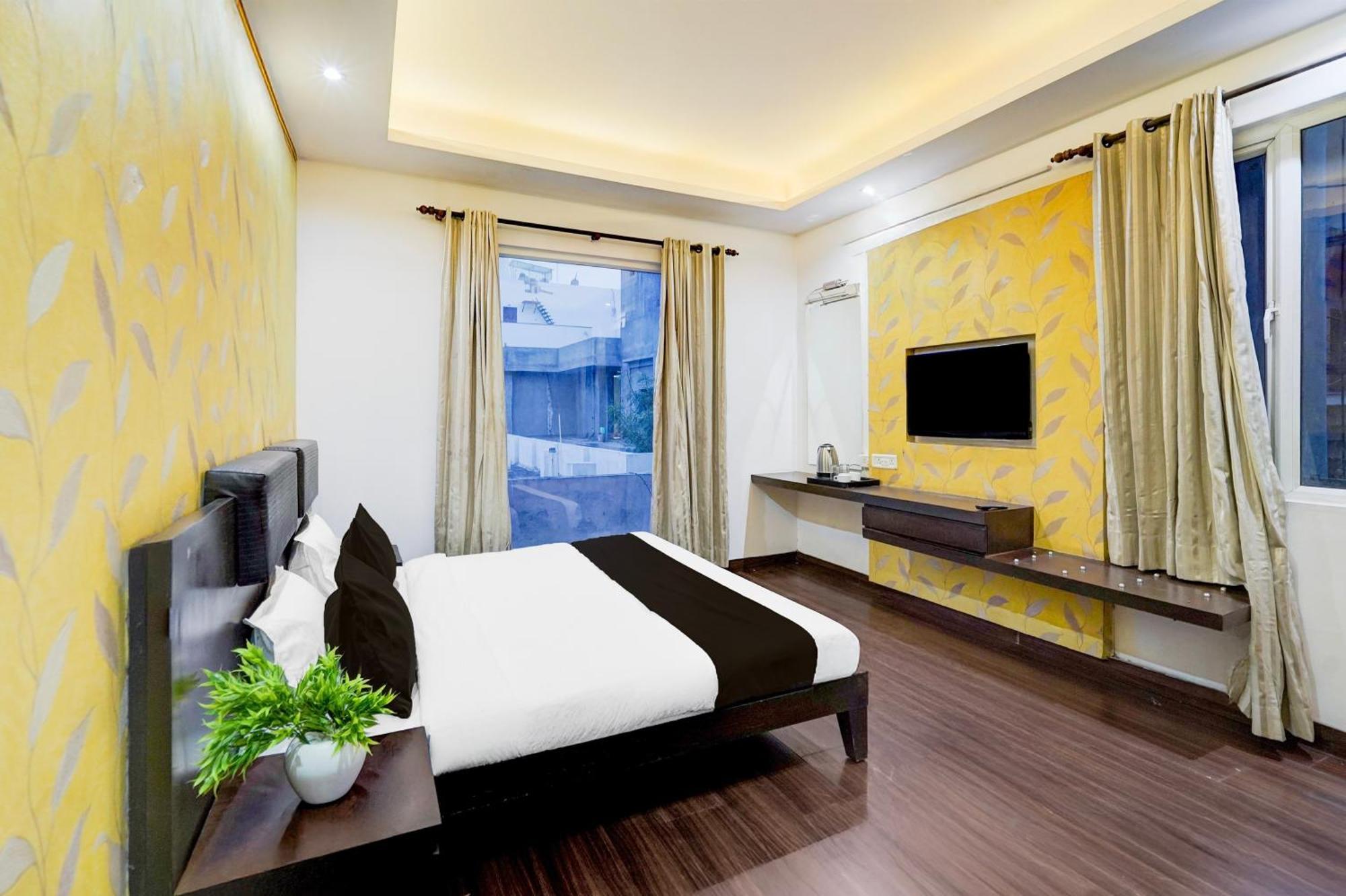 Super Townhouse Sector 51 Noida Near Metro Station Hotel Exterior photo
