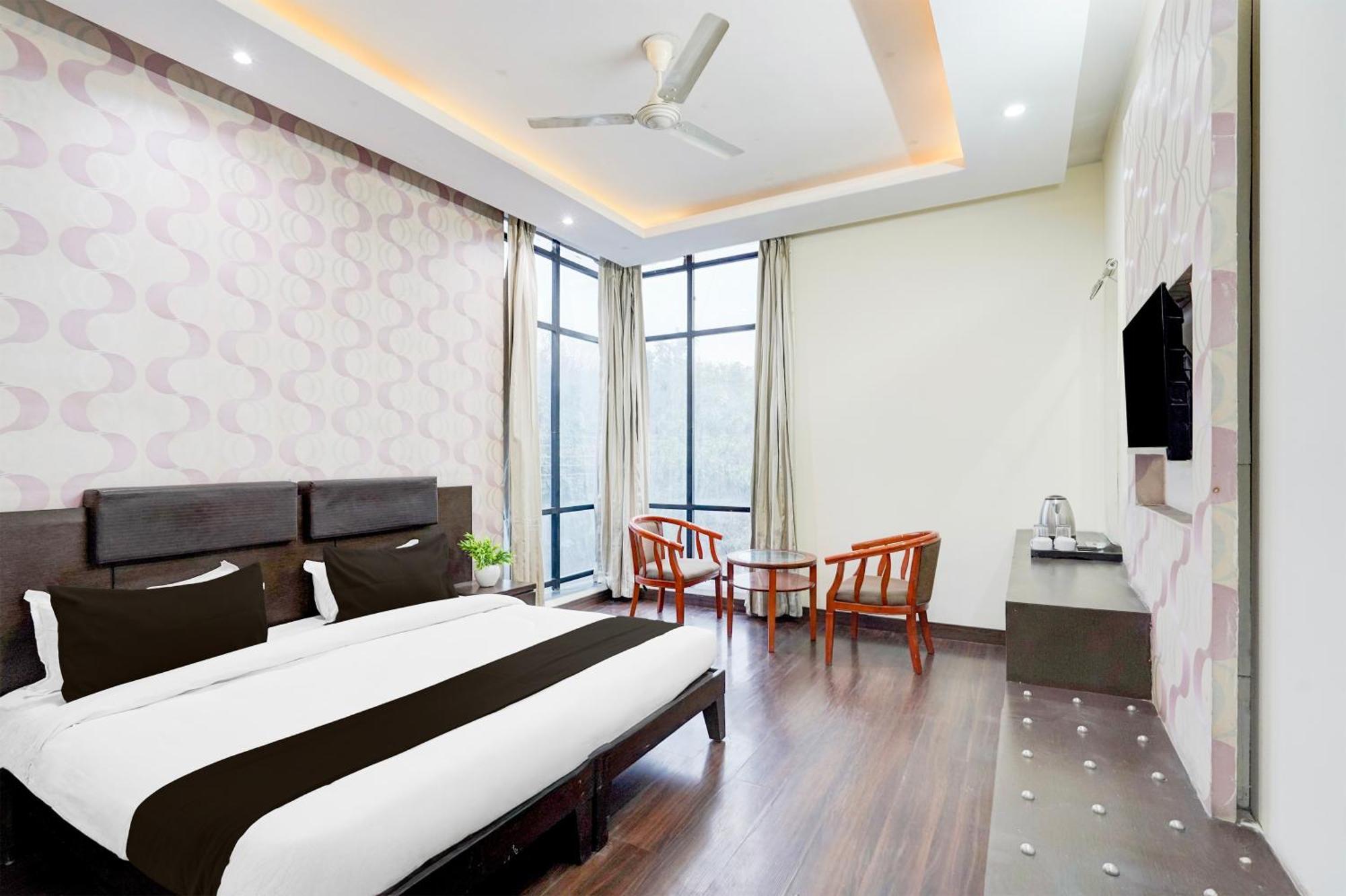 Super Townhouse Sector 51 Noida Near Metro Station Hotel Exterior photo