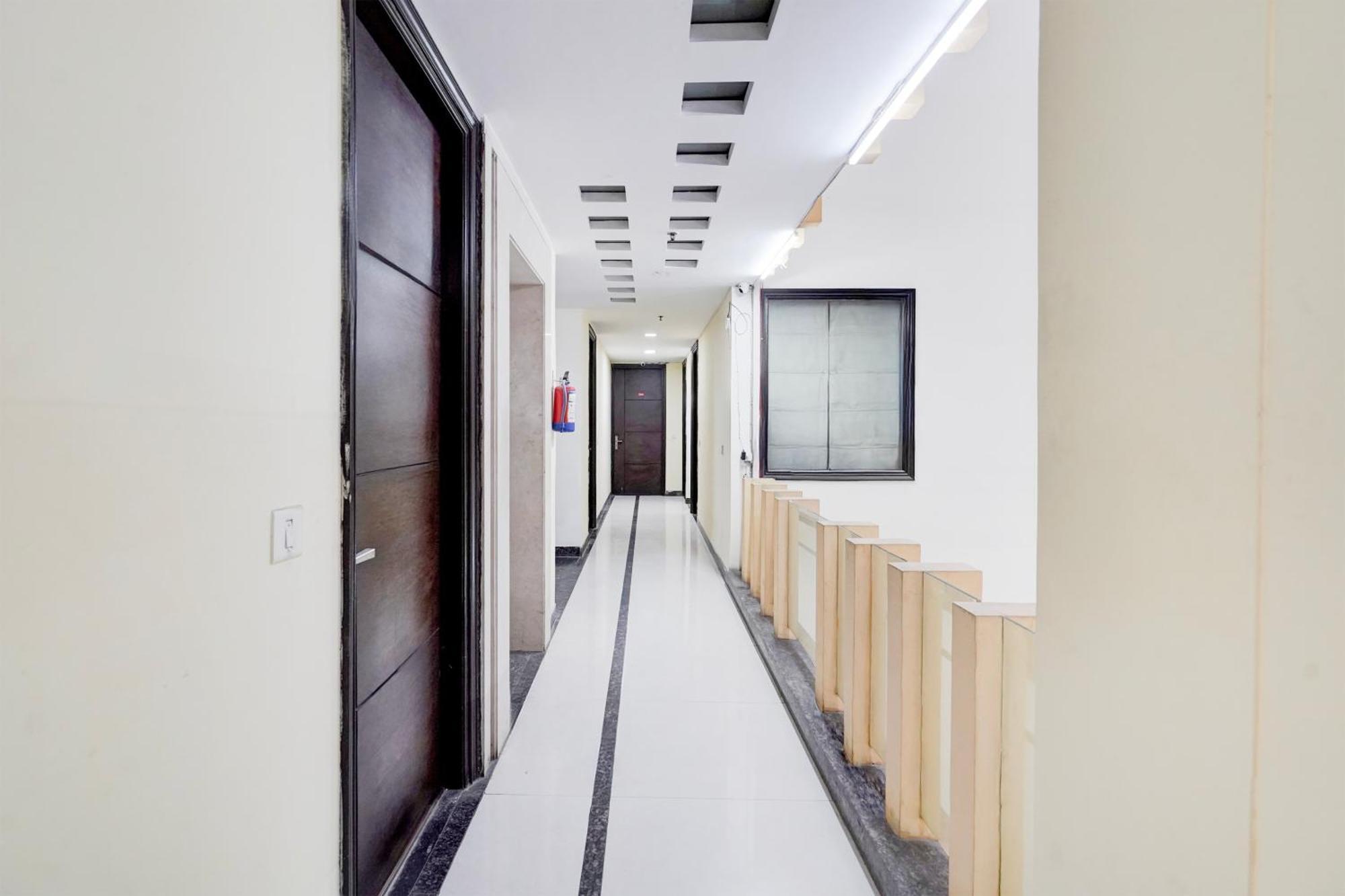 Super Townhouse Sector 51 Noida Near Metro Station Hotel Exterior photo