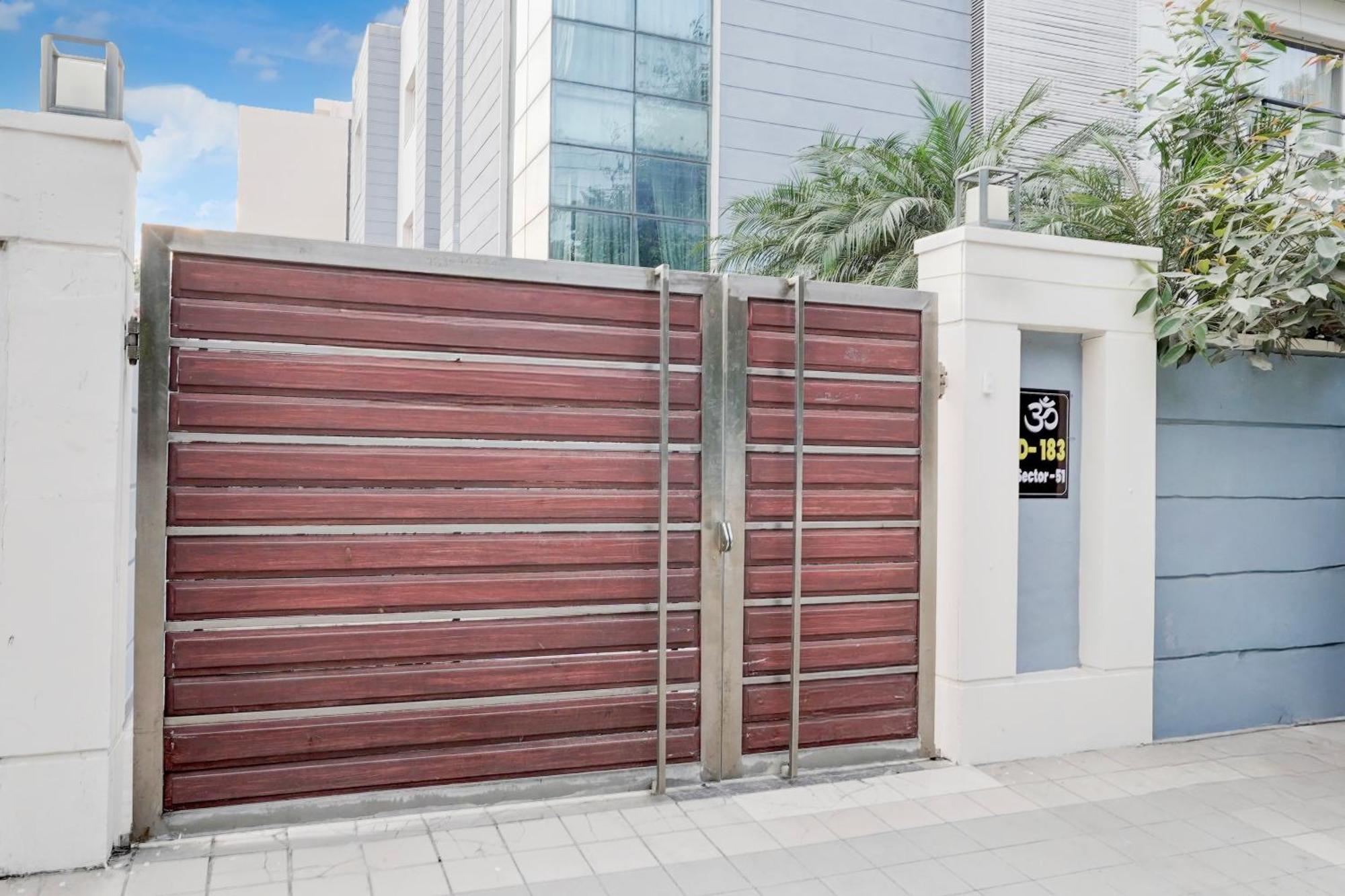 Super Townhouse Sector 51 Noida Near Metro Station Hotel Exterior photo